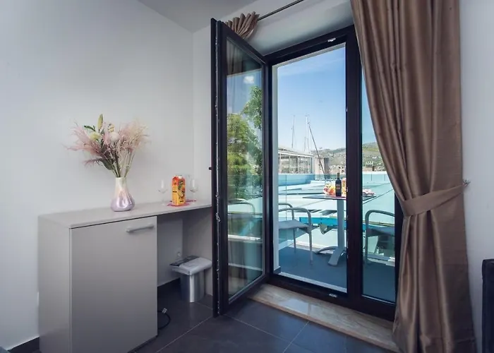 Azzurro Luxury 4*
