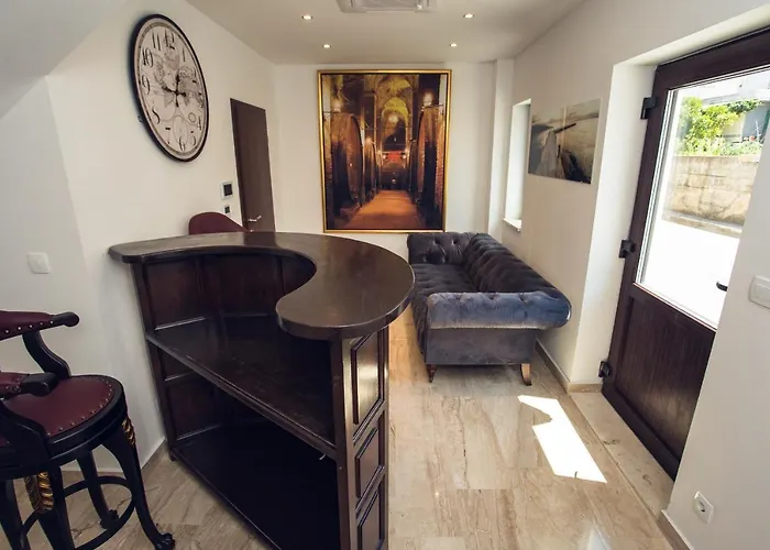 Azzurro Luxury 特罗吉尔