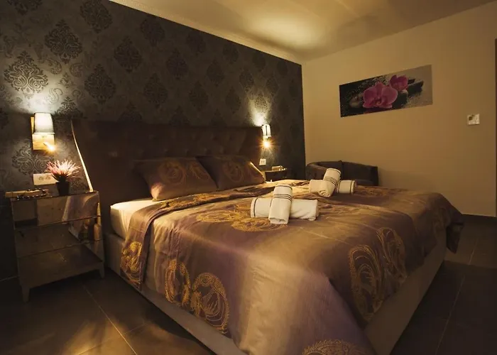 招待所 Azzurro Luxury 4*