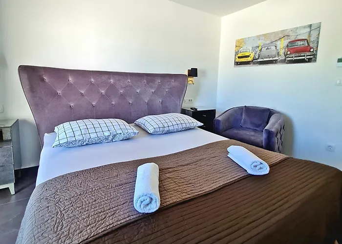 招待所 Azzurro Luxury 4*