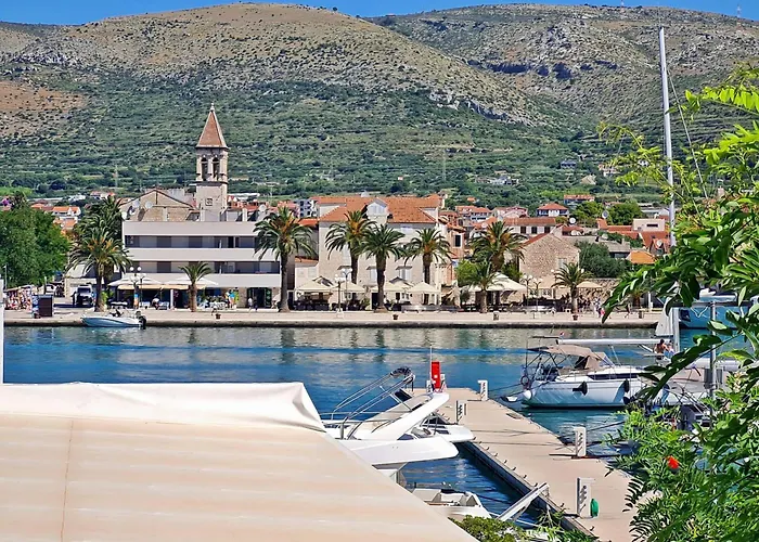 招待所 Azzurro Luxury 4*